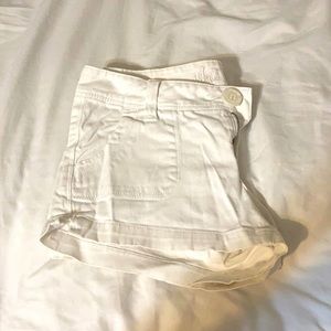 White cotton shorts, medium waisted Size 3